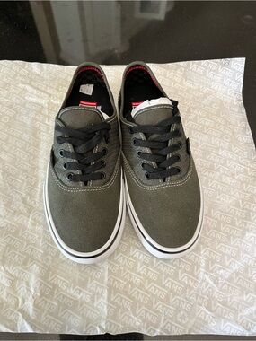 VANS Men’s 7.5
 Sneakers with Black Laces